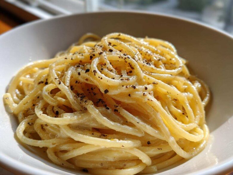 Close-up of creamy Spaghetti Cacio e Pepe, a classic Roman pasta dish with black pepper.