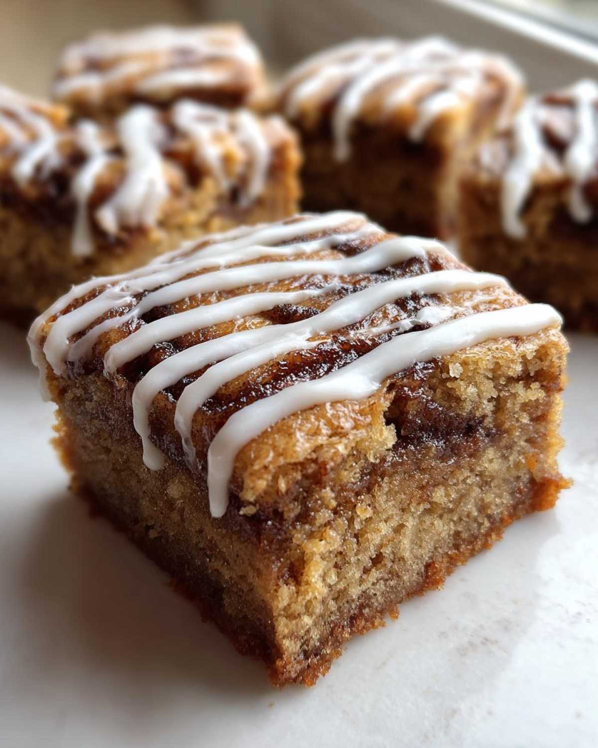 Cinnamon Roll Blondies - detail 1