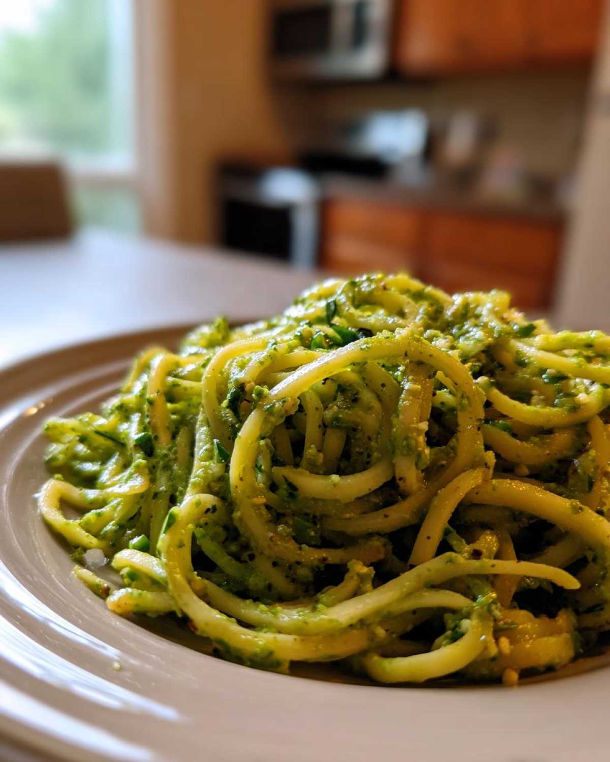 Creamy Avocado Pesto Zoodles - detail 1