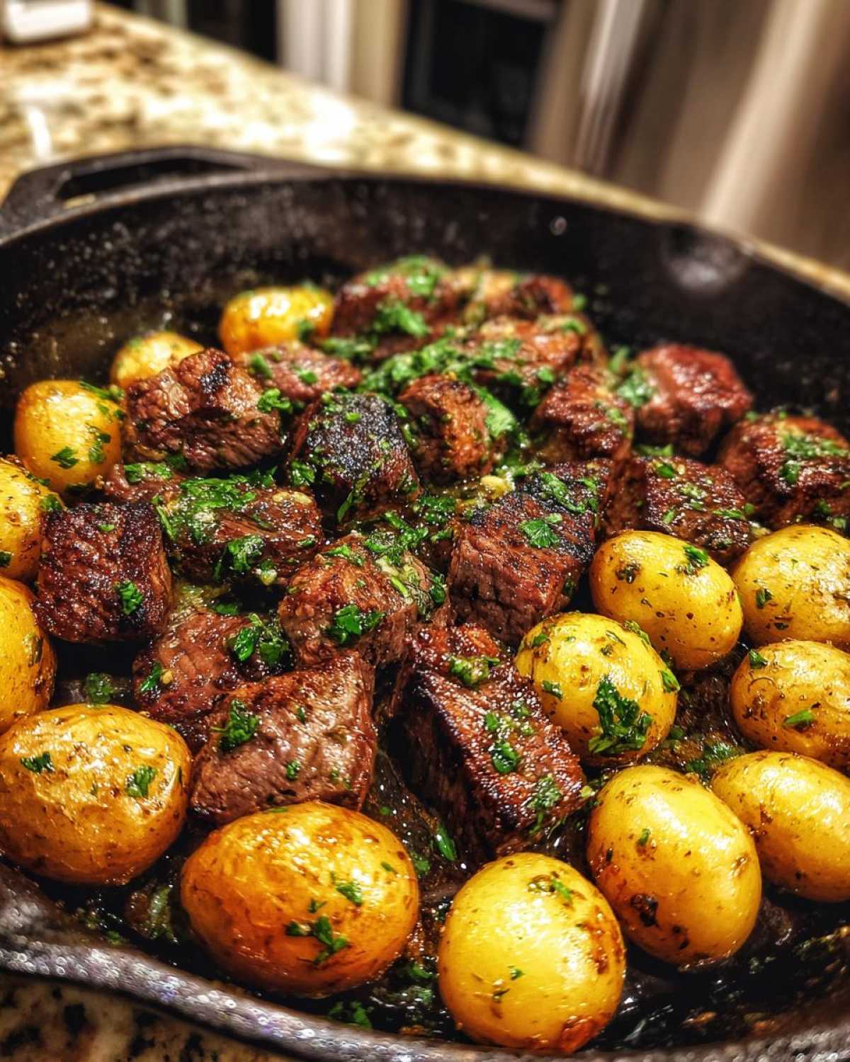 Garlic Butter Steak Bites with Potatoes - detail 3