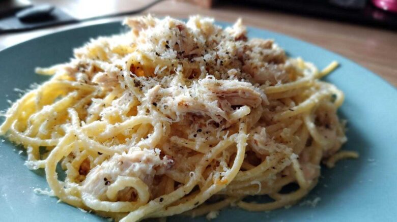 Slow Cooker Garlic Parmesan Chicken Pasta