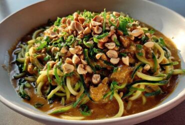 Spicy Thai Peanut Zucchini Noodles