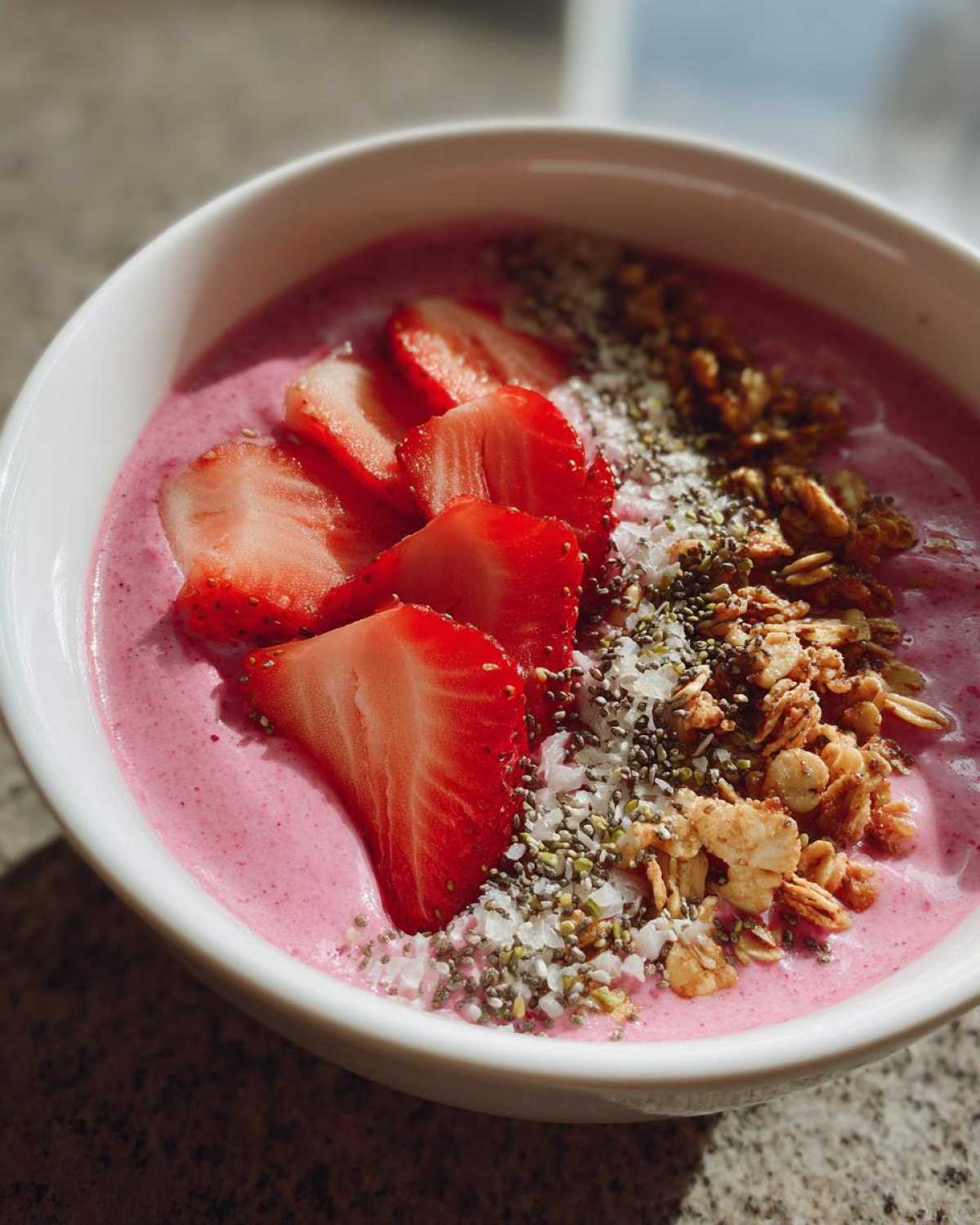 Strawberry Cheesecake Smoothie Bowl - detail 3