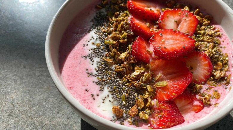Strawberry Cheesecake Smoothie Bowl
