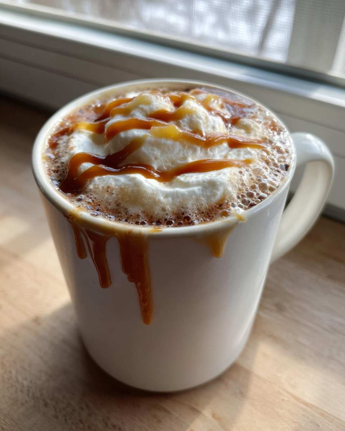 Warm Salted Caramel Nut Latte - detail 1