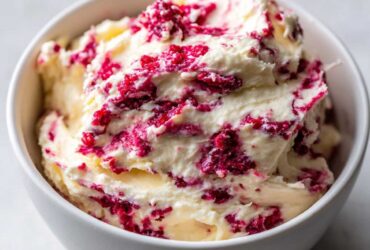 White Chocolate Raspberry Cheesecake Dip