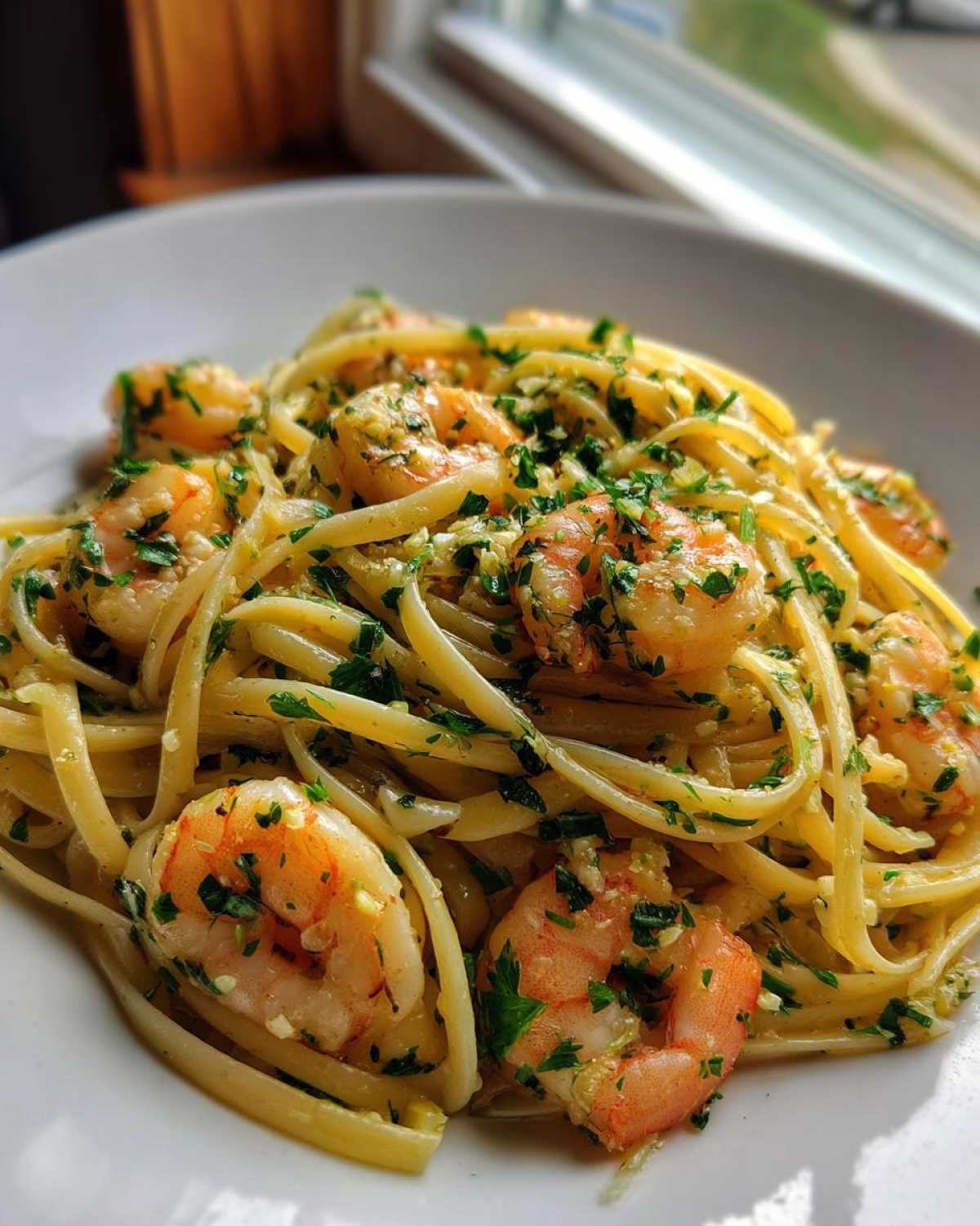 15-Minute Garlic Shrimp Pasta (Fast Weeknight Dinner) - detail 2