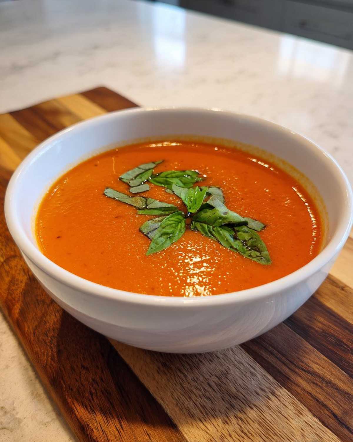 5-Ingredient Tomato Basil Soup (Easy & Creamy) - detail 4