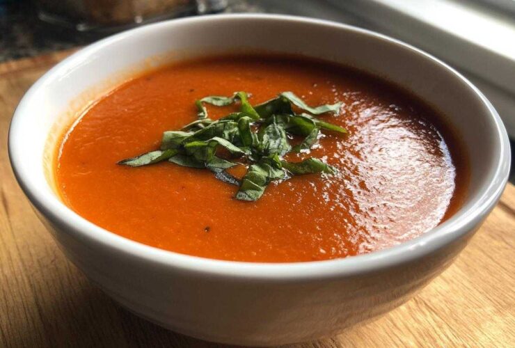 5-Ingredient Tomato Basil Soup (Easy & Creamy)