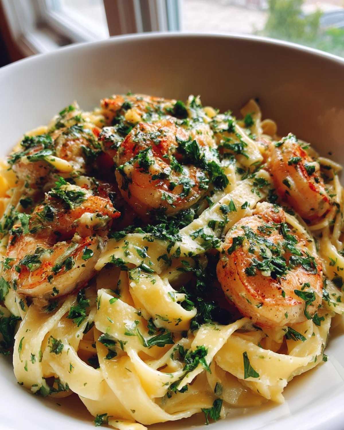 Cajun Shrimp Alfredo Pasta with Parsley - detail 3