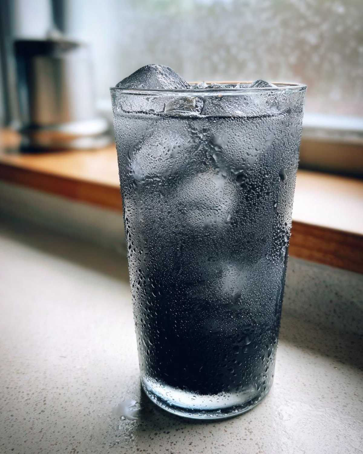Charcoal Detox Lemonade (Trendy Cleanse Drink) - detail 1