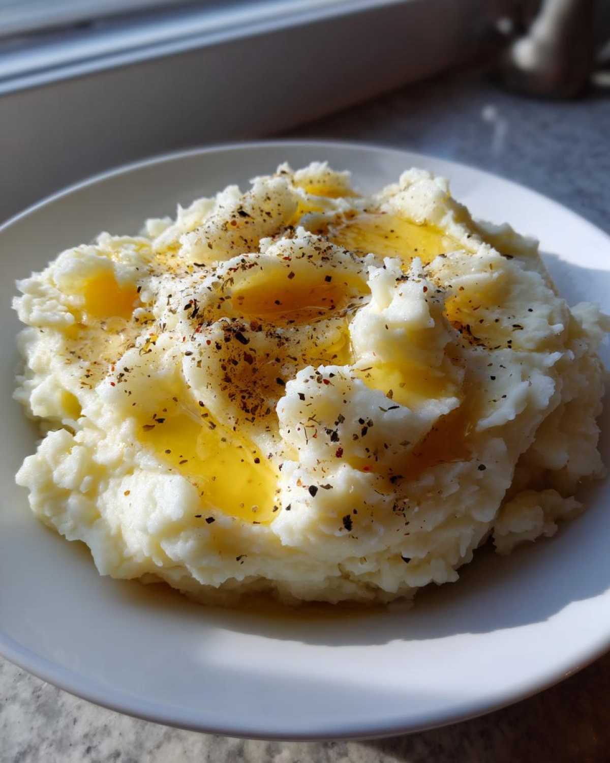 Garlic Mashed Potatoes with Butter - detail 4