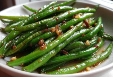 Garlic Sautéed Green Beans (Easy 10-Min Side)