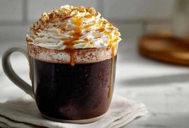 Gingerbread Hot Chocolate Latte with Cream