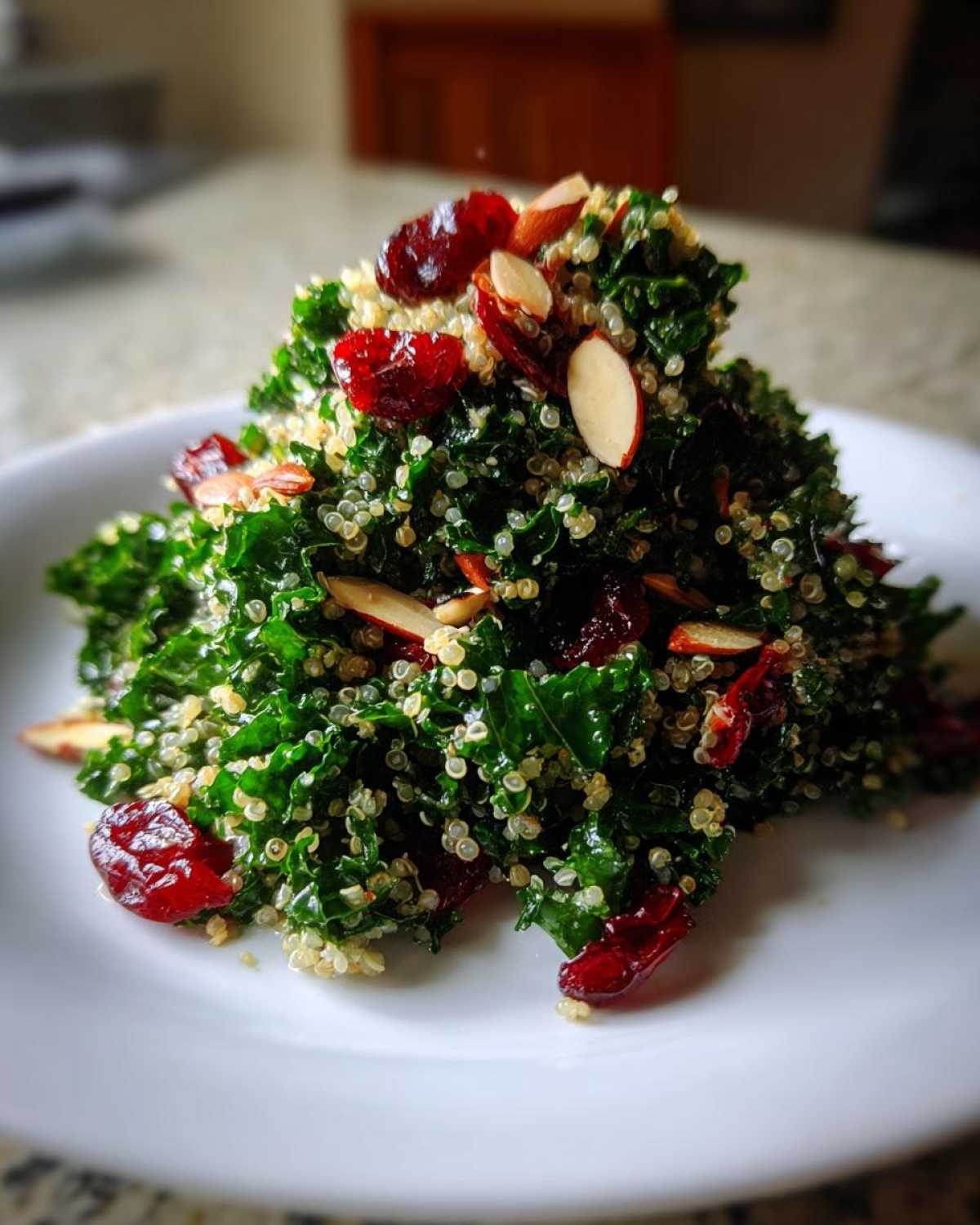 Kale & Quinoa Power Salad with Citrus Vinaigrette - detail 1