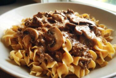 Lazy One-Pot Beef Stroganoff (Weeknight-Friendly)
