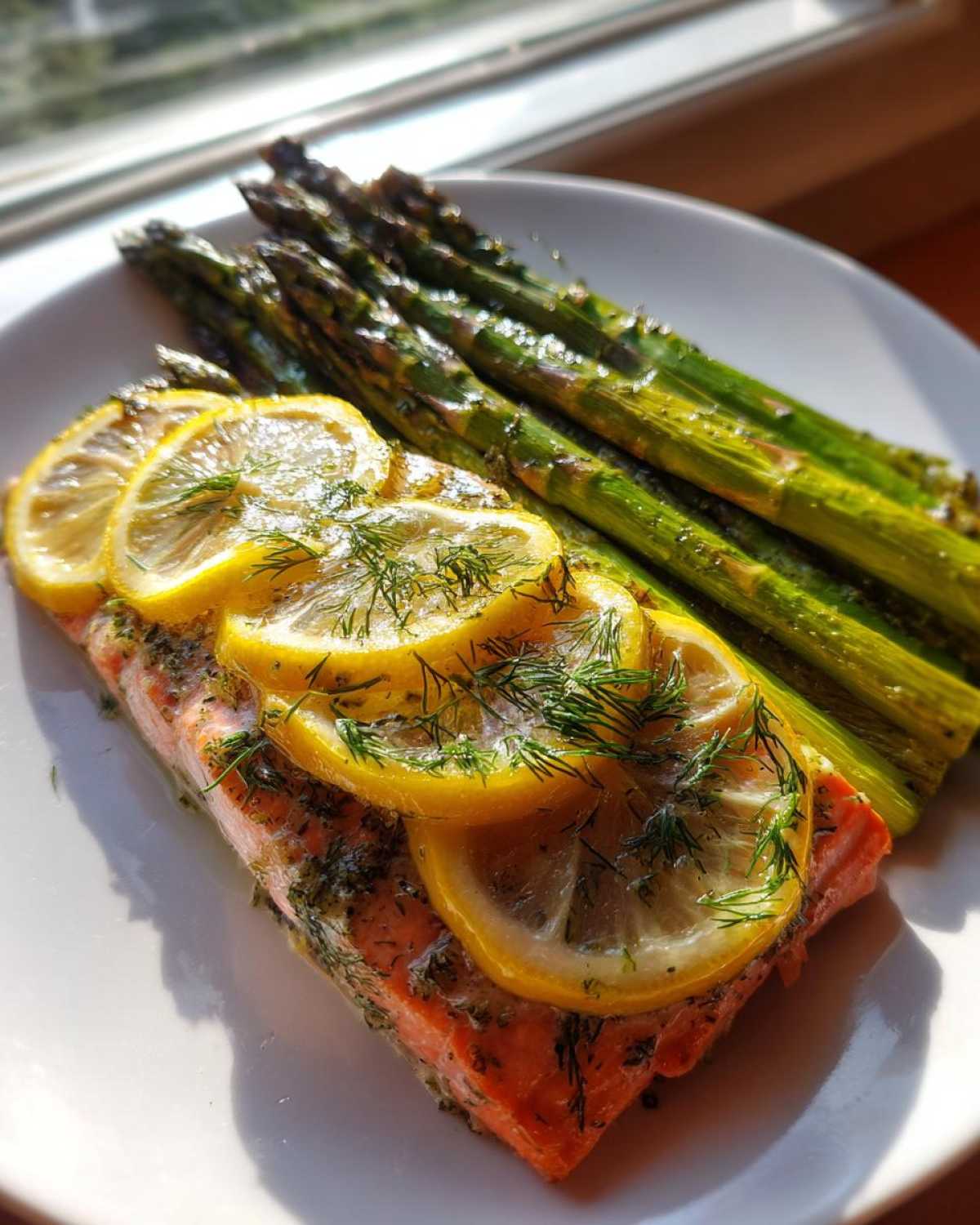 Lemon Dill Baked Salmon with Asparagus - detail 2