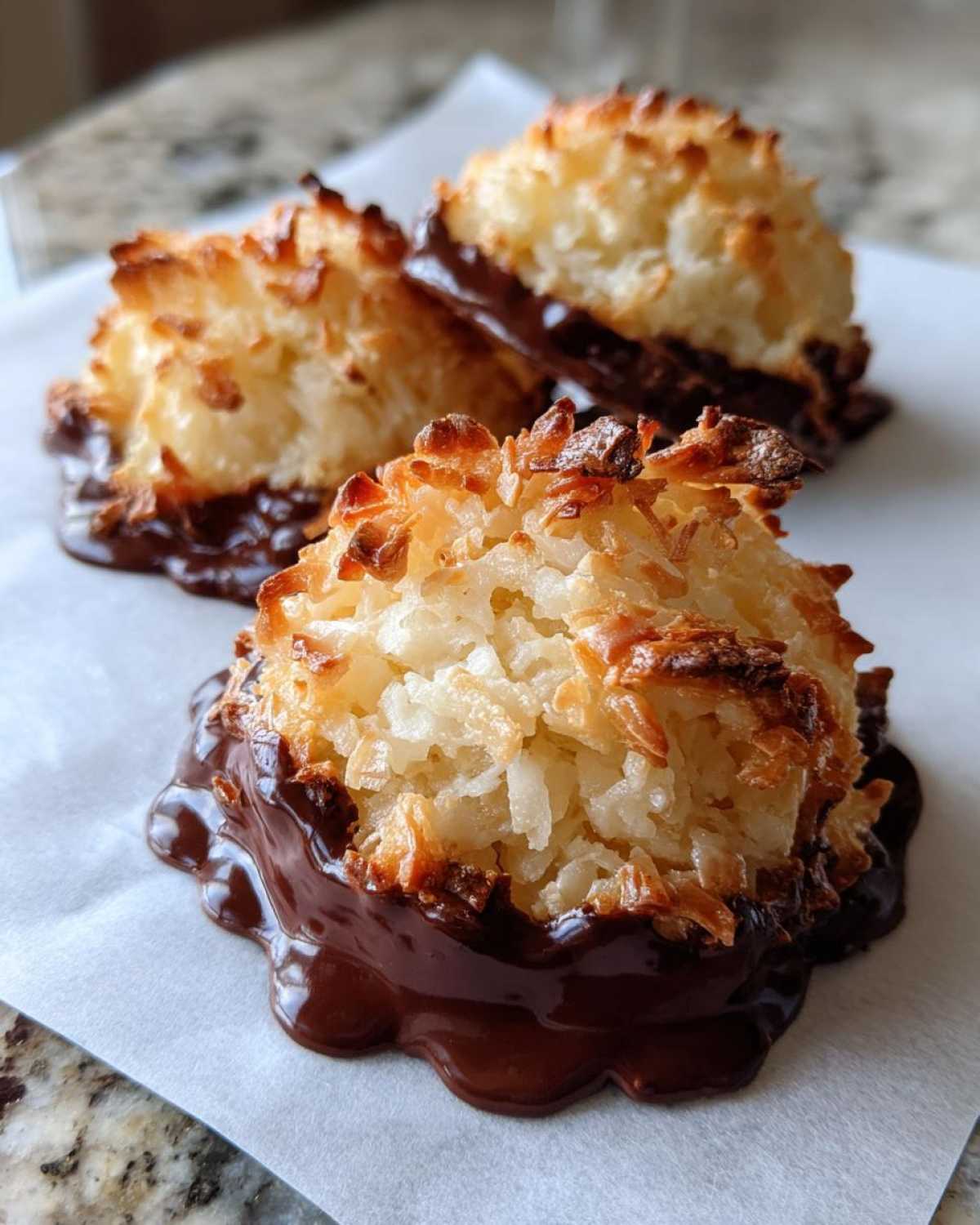 Toasted Coconut Macaroons with Dark Chocolate - detail 2