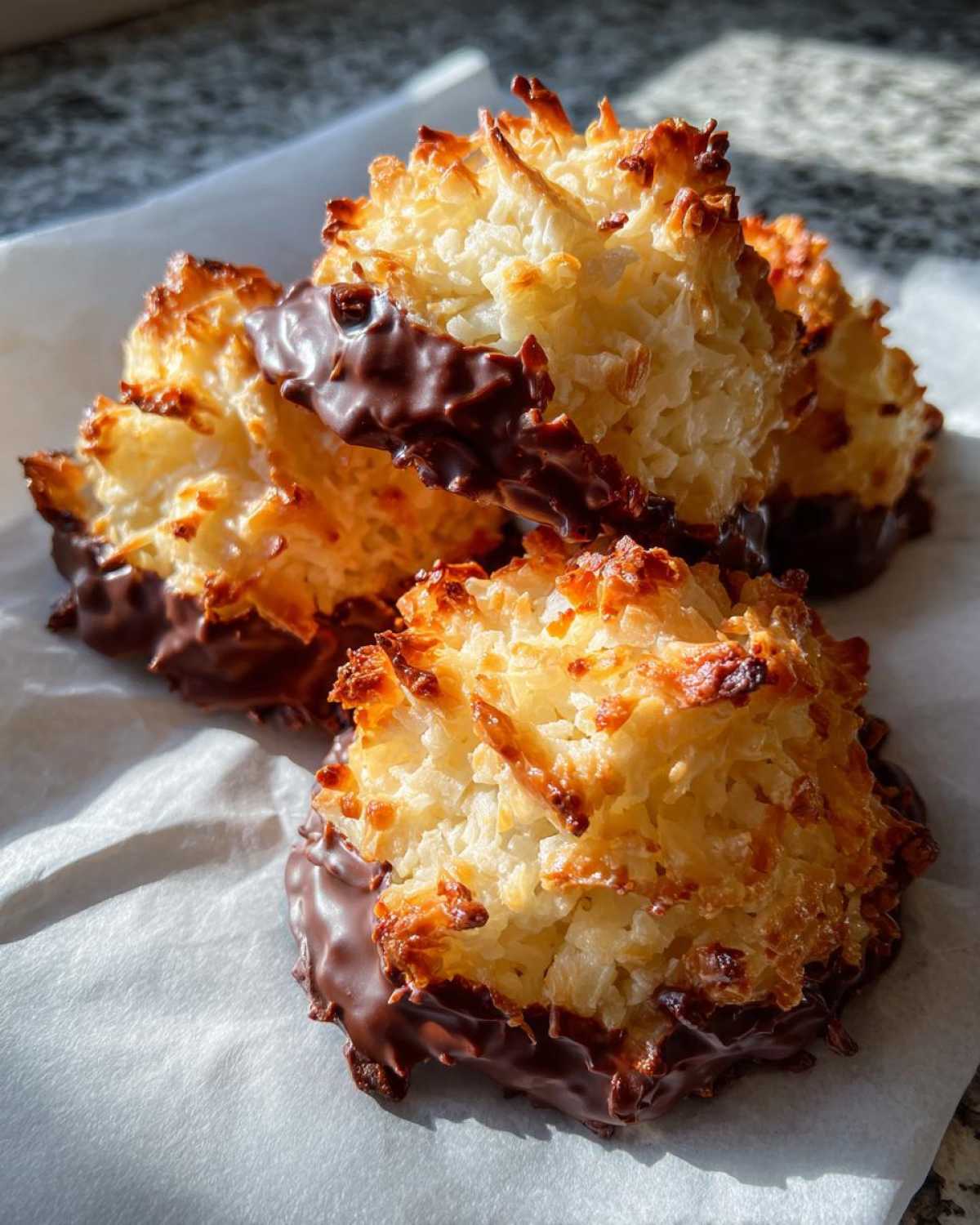 Toasted Coconut Macaroons with Dark Chocolate - detail 3